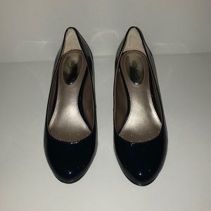 NWOT Alfani Size 6 Dark Navy Patent Leather Heels